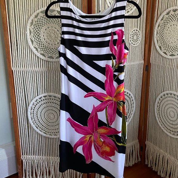 Beautiful Summer Dress - Picture 1 of 2